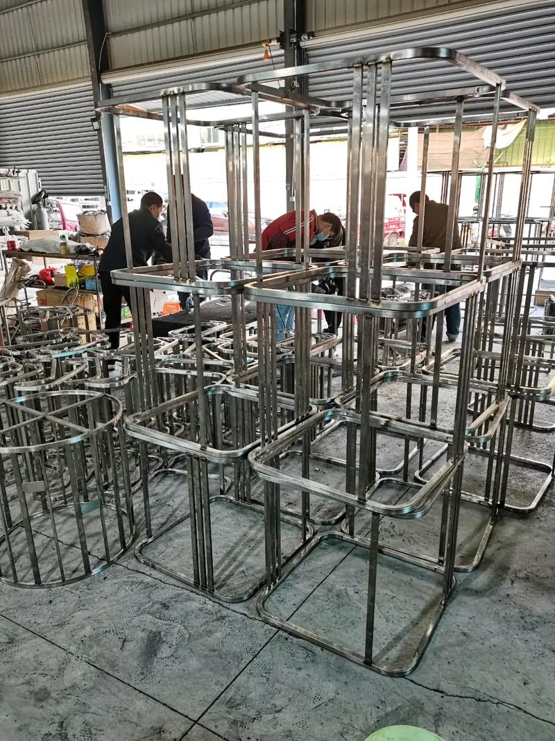 不锈钢轻奢风家具与铝制精品 去商场不如来工厂，定制您的品质生活